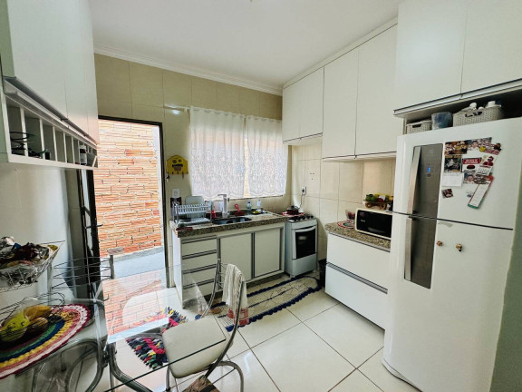 Imagem Casa com 2 Quartos à Venda, 250 m² em Botucatu Imagem Casa com 2 Quartos à Venda, 250 m² em Botucatu