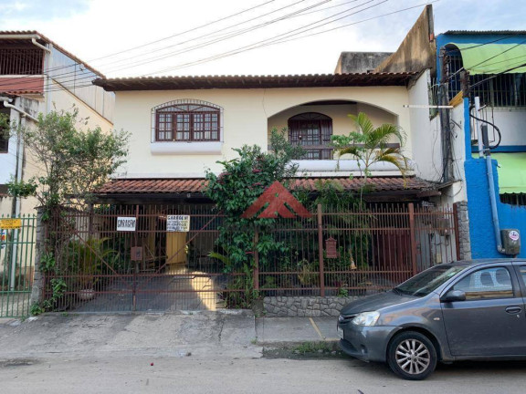 Casa com 5 Quartos à Venda, 400 m² em Centro - São Gonçalo