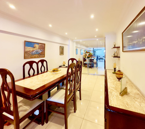 Imagem Imóvel com 4 Quartos à Venda, 243 m² em Icaraí - Niterói Imagem Imóvel com 4 Quartos à Venda, 243 m² em Icaraí - Niterói