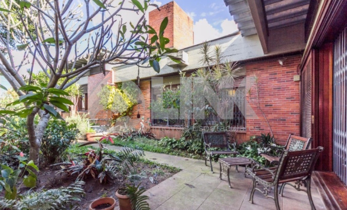 Imagem Casa com 3 Quartos à Venda, 591 m² em Três Figueiras - Porto Alegre Imagem Casa com 3 Quartos à Venda, 591 m² em Três Figueiras - Porto Alegre