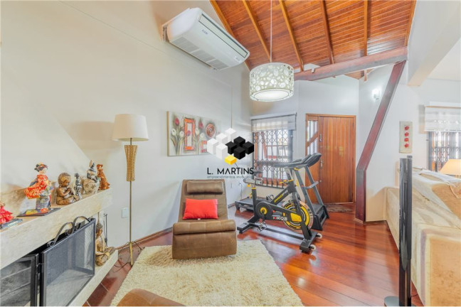 Imagem Casa com 3 Quartos à Venda, 302 m² em Jardim Europa - Porto Alegre Imagem Casa com 3 Quartos à Venda, 302 m² em Jardim Europa - Porto Alegre