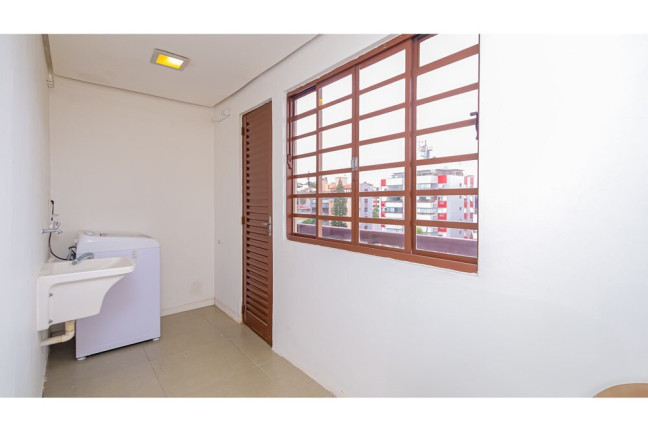 Imagem Imóvel com 3 Quartos à Venda, em Jardim Lindóia - Porto Alegre Imagem Imóvel com 3 Quartos à Venda, em Jardim Lindóia - Porto Alegre