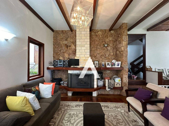 Imagem Casa com 4 Quartos à Venda, 177 m² em Granja Guarani - Teresópolis