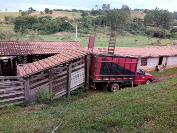Imagem Chácara com 3 Quartos à Venda, 532 m² em Zona Rural - Cambuí