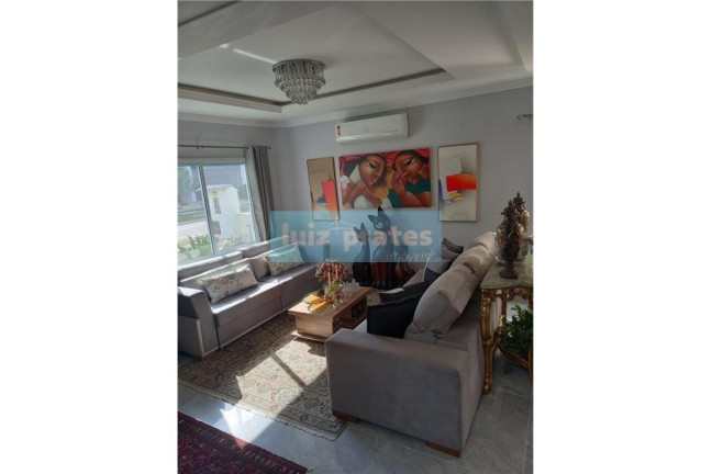 Imagem Casa com 3 Quartos à Venda, 270 m² em São João Do Rio Vermelho - Florianópolis