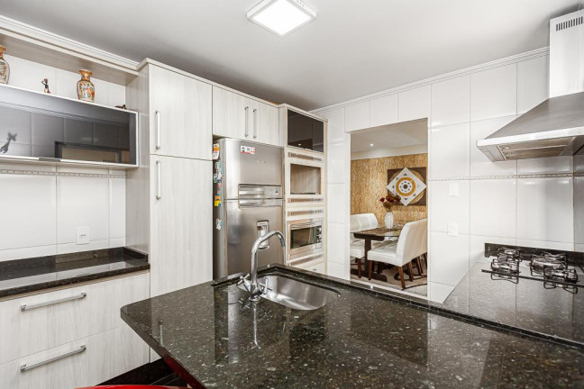 Imagem Sobrado com 4 Quartos à Venda, 170 m² em Uberaba - Curitiba Imagem Sobrado com 4 Quartos à Venda, 170 m² em Uberaba - Curitiba