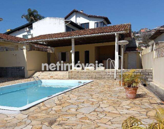 Imagem Casa com 3 Quartos à Venda, 723 m² em Agronômica - Florianópolis Imagem Casa com 3 Quartos à Venda, 723 m² em Agronômica - Florianópolis