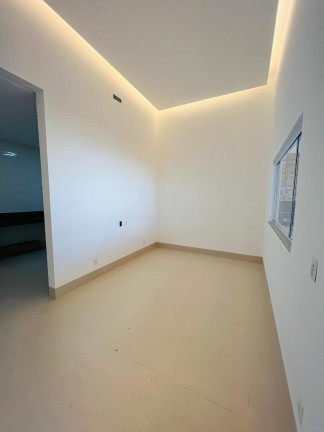 Imagem Casa com 3 Quartos à Venda, 200 m² em Moinho Dos Ventos - Goiânia Imagem Casa com 3 Quartos à Venda, 200 m² em Moinho Dos Ventos - Goiânia