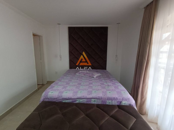 Imagem Casa com 4 Quartos à Venda, 240 m²