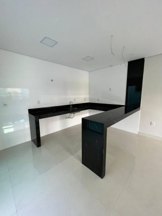 Imagem Casa com 3 Quartos à Venda, 252 m²