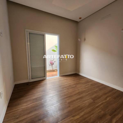 Imagem Casa com 4 Quartos à Venda, 244 m²