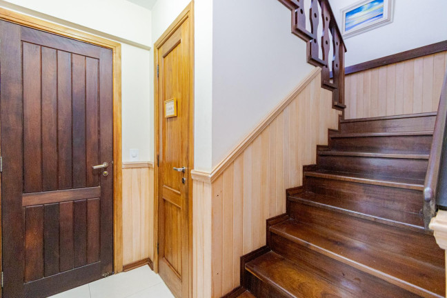 Imagem Casa com 3 Quartos à Venda, 129 m² em Santo Inácio - Curitiba Imagem Casa com 3 Quartos à Venda, 129 m² em Santo Inácio - Curitiba