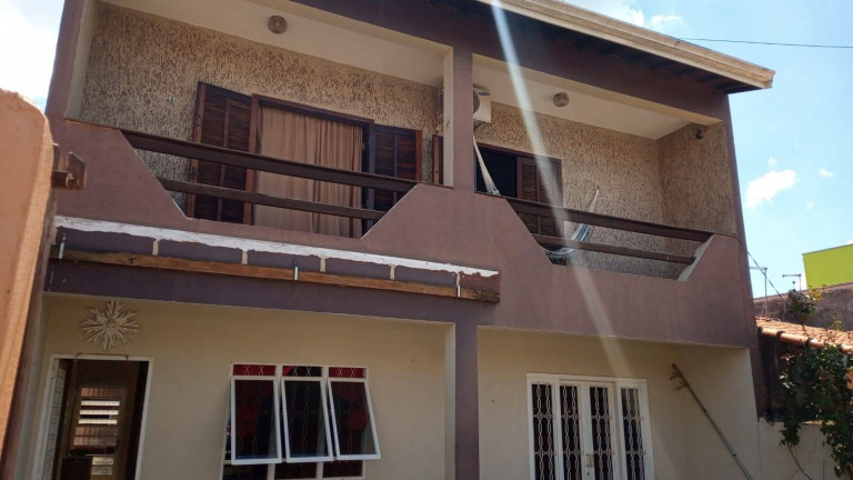 Imagem Casa com 3 Quartos à Venda, 174 m² em Centro - Boituva