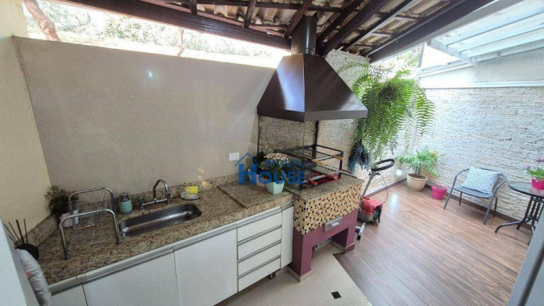 Casa com 3 Quartos à Venda, 157 m² em Jardim Rebelato - Cotia
