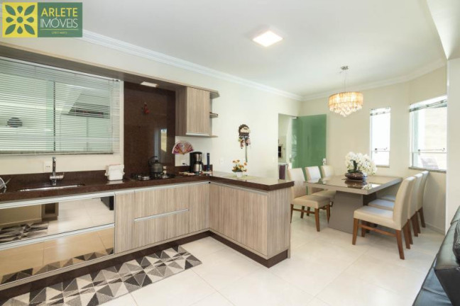 Imagem Casa com 3 Quartos para Alugar ou Temporada, 150 m² em Centro - Bombinhas Imagem Casa com 3 Quartos para Alugar ou Temporada, 150 m² em Centro - Bombinhas