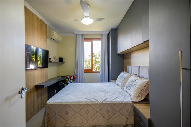 Imagem Imóvel com 3 Quartos à Venda,  em Petrópolis - Porto Alegre