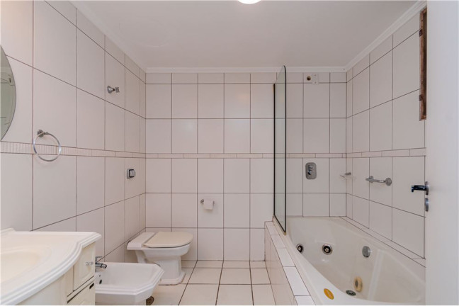 Imagem Imóvel com 3 Quartos à Venda,  em Auxiliadora - Porto Alegre