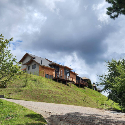 Casa com 4 Quartos à Venda, 230 m² em Recanto Araucária - Campos Do Jordão