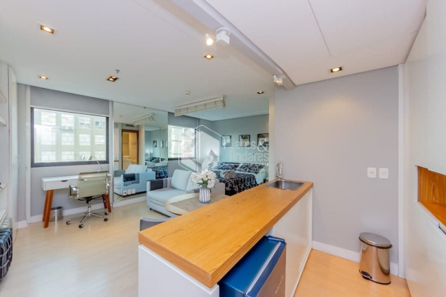 Sala Comercial à Venda, 30 m² em Vila Nova Conceição - São Paulo
