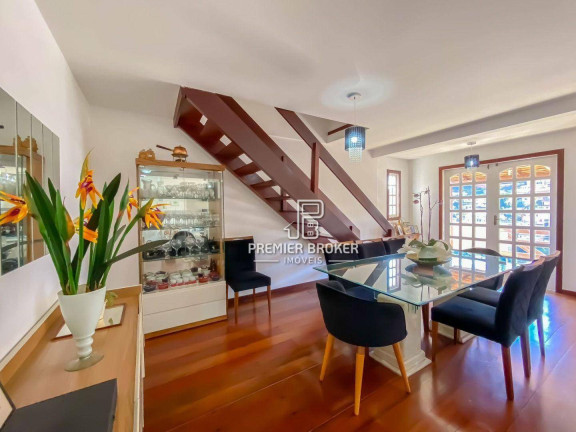 Imagem Casa com 4 Quartos à Venda, 158 m² em São Pedro - Teresópolis