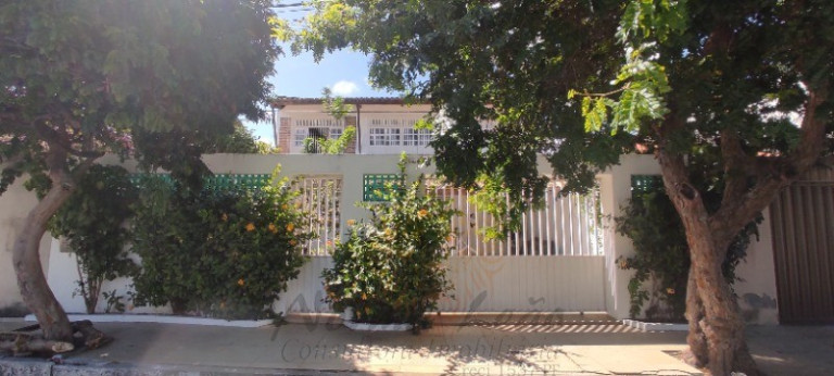 Casa com 5 Quartos à Venda, 340 m² em Farolândia - Aracaju