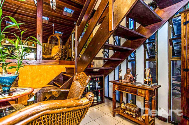 Imagem Casa com 3 Quartos à Venda, 310 m² em São Braz - Curitiba