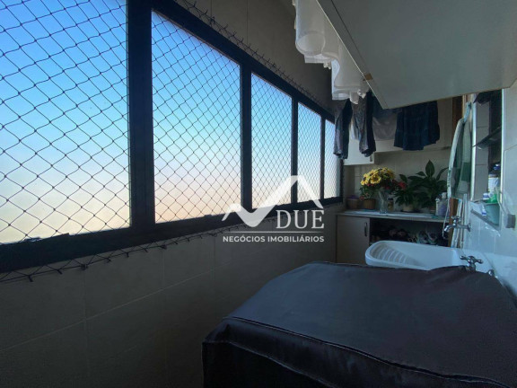 Imagem Cobertura com 3 Quartos à Venda, 236 m² em Embaré - Santos