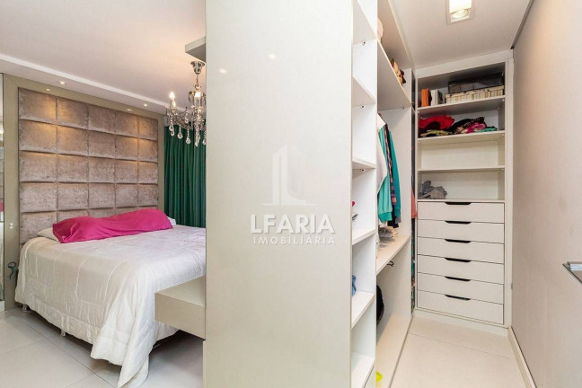 Imagem Casa com 4 Quartos à Venda, 600 m² em Boqueirão - Curitiba Imagem Casa com 4 Quartos à Venda, 600 m² em Boqueirão - Curitiba