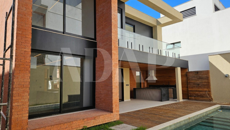 Imagem Casa com 5 Quartos à Venda, 360 m² em Barra Da Tijuca - Rio De Janeiro Imagem Casa com 5 Quartos à Venda, 360 m² em Barra Da Tijuca - Rio De Janeiro
