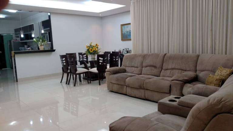 Imagem Casa com 4 Quartos à Venda, 250 m² em Setor Faiçalville - Goiânia Imagem Casa com 4 Quartos à Venda, 250 m² em Setor Faiçalville - Goiânia