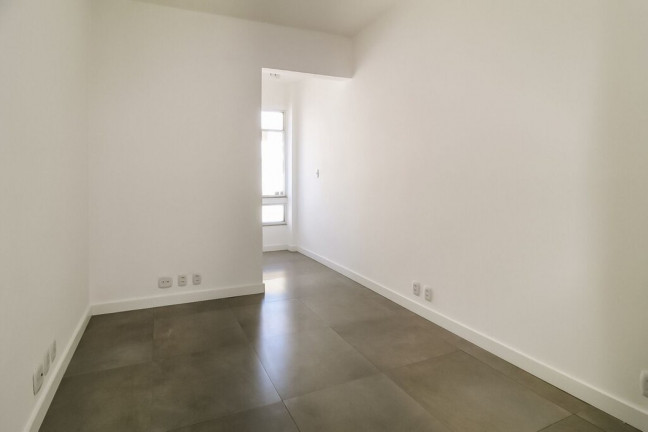 Imagem Imóvel com 2 Quartos à Venda, 72 m² em Copacabana - Rio De Janeiro Imagem Imóvel com 2 Quartos à Venda, 72 m² em Copacabana - Rio De Janeiro