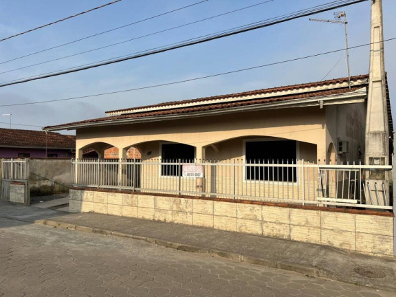 Casa à Venda,  em Joinville