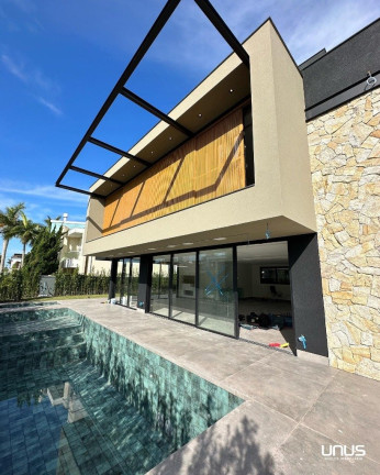 Casa com 5 Quartos à Venda,  em Jurerê Internacional - Florianópolis