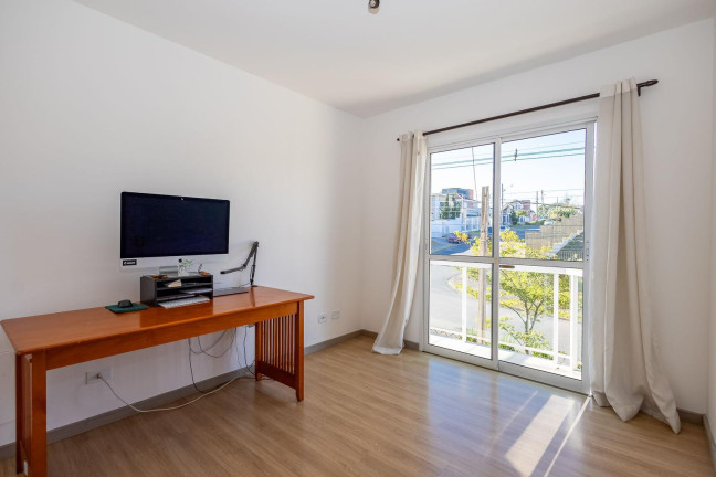 Imagem Sobrado com 3 Quartos à Venda, 192 m² em Pilarzinho - Curitiba