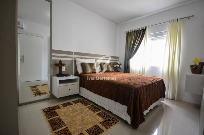 Imagem Apartamento com 3 Quartos para Temporada, em Mariscal - Bombinhas Imagem Apartamento com 3 Quartos para Temporada, em Mariscal - Bombinhas