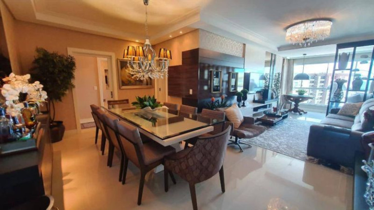 Imagem Apartamento com 4 Quartos à Venda, 326 m²