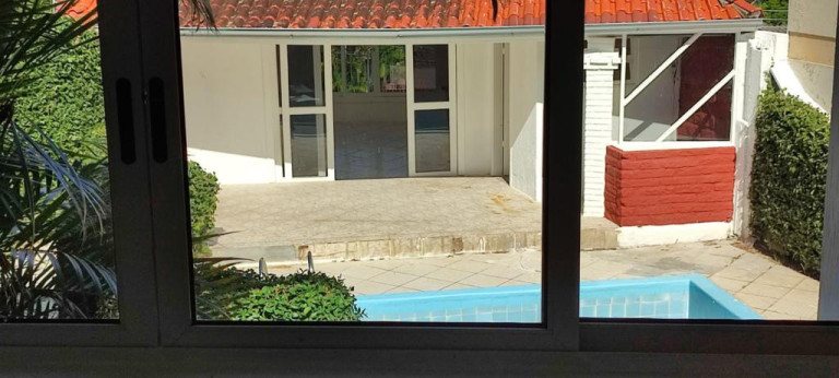 Imagem Casa com 3 Quartos à Venda, 310 m² em Vila Nova - Porto Alegre