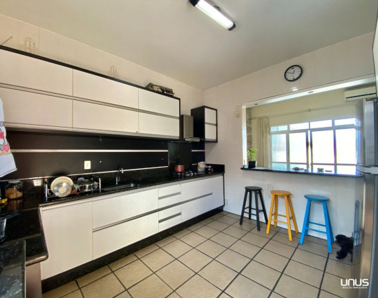 Imagem Casa com 4 Quartos à Venda, 575 m² em Centro - São José Imagem Casa com 4 Quartos à Venda, 575 m² em Centro - São José