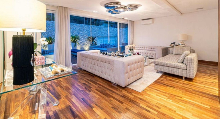 Imagem Casa com 3 Quartos à Venda, 520 m² em Pacaembu - São Paulo