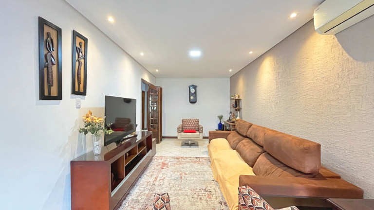 Imagem Casa com 3 Quartos à Venda, 156 m² em Vila Nova - Porto Alegre Imagem Casa com 3 Quartos à Venda, 156 m² em Vila Nova - Porto Alegre