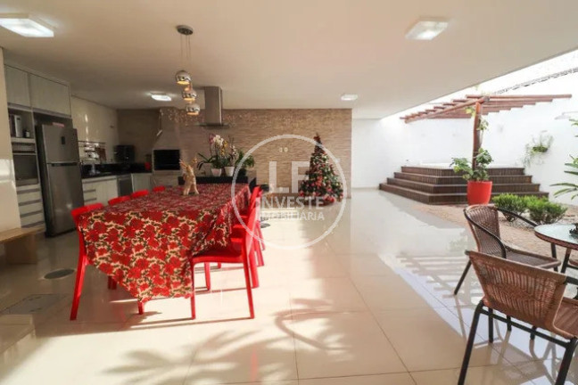 Imagem Casa com 4 Quartos à Venda, 360 m² em Jardim América - Goiânia