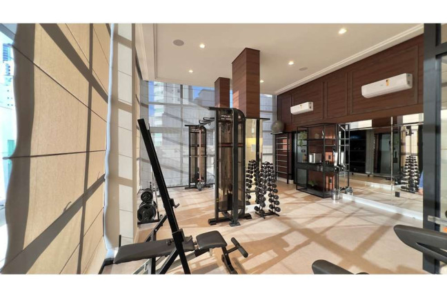 Imagem Imóvel com 4 Quartos à Venda, 138 m² em Centro - Balneário Camboriú Imagem Imóvel com 4 Quartos à Venda, 138 m² em Centro - Balneário Camboriú