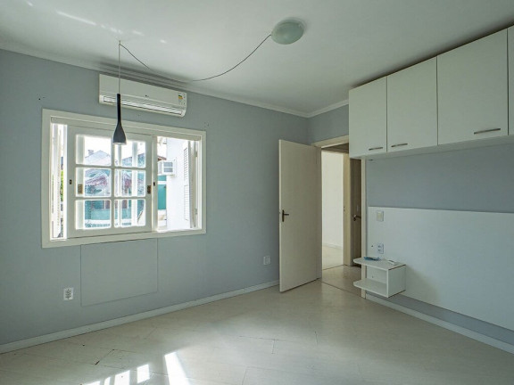 Imagem Casa com 3 Quartos à Venda,  em Sarandi - Porto Alegre
