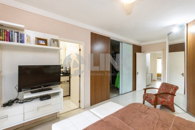 Imagem Casa com 3 Quartos à Venda, 285 m² em Jardim Itu - Porto Alegre Imagem Casa com 3 Quartos à Venda, 285 m² em Jardim Itu - Porto Alegre