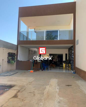 Sobrado com 3 Quartos à Venda, 180 m² em Vila Sion - Montes Claros