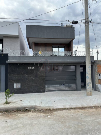 Casa com 3 Quartos à Venda, 250 m² em Ibituruna - Montes Claros