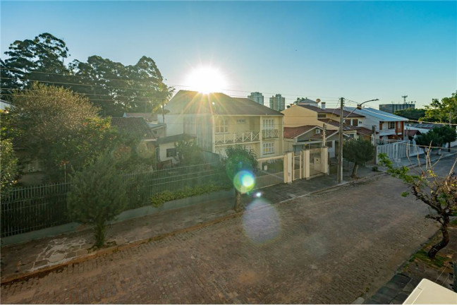 Imagem Imóvel com 3 Quartos à Venda, em Jardim Itu - Porto Alegre Imagem Imóvel com 3 Quartos à Venda, em Jardim Itu - Porto Alegre