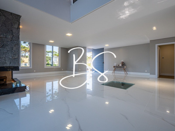 Imagem Casa com 4 Quartos à Venda, em Rs 235 - Gramado Imagem Casa com 4 Quartos à Venda, em Rs 235 - Gramado