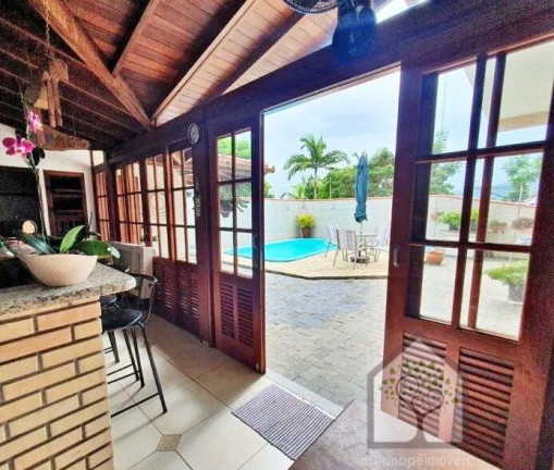 Imagem Casa com 4 Quartos à Venda, 370 m² em Carianos - Florianópolis