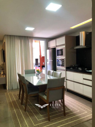 Imagem Casa com 2 Quartos à Venda, 97 m² em Centro - Balneário Camboriú
